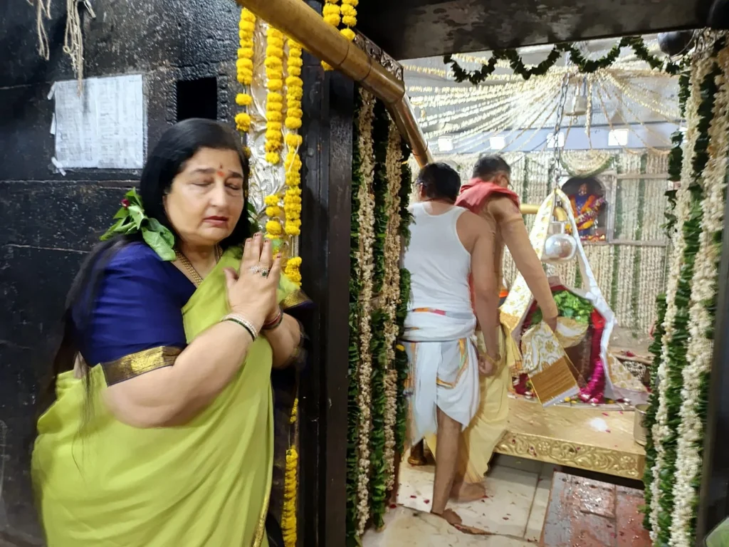 प्रसिद्ध गायिका अनुराधा पौडवाल पहुंचीं बाबा महाकाल के दर पर…
