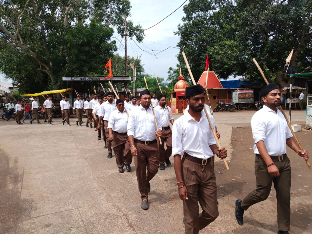 राष्ट्रीय स्वयंसेवक संघ के गणपुर मंडल के स्वयंसेवको के द्वारा शताब्दी वर्ष के रूप में पथ संचलन