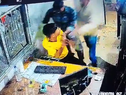 टोल मांगने पर कर्मचारी की पिटाई, VIDEO…पुलिस पर लगे सुनवाई न करने के आरोप