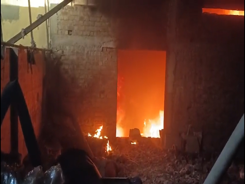 उज्जैन-उद्योगपुरी की फैक्ट्री में लगी भीषण आग,मची अफरातफरी…