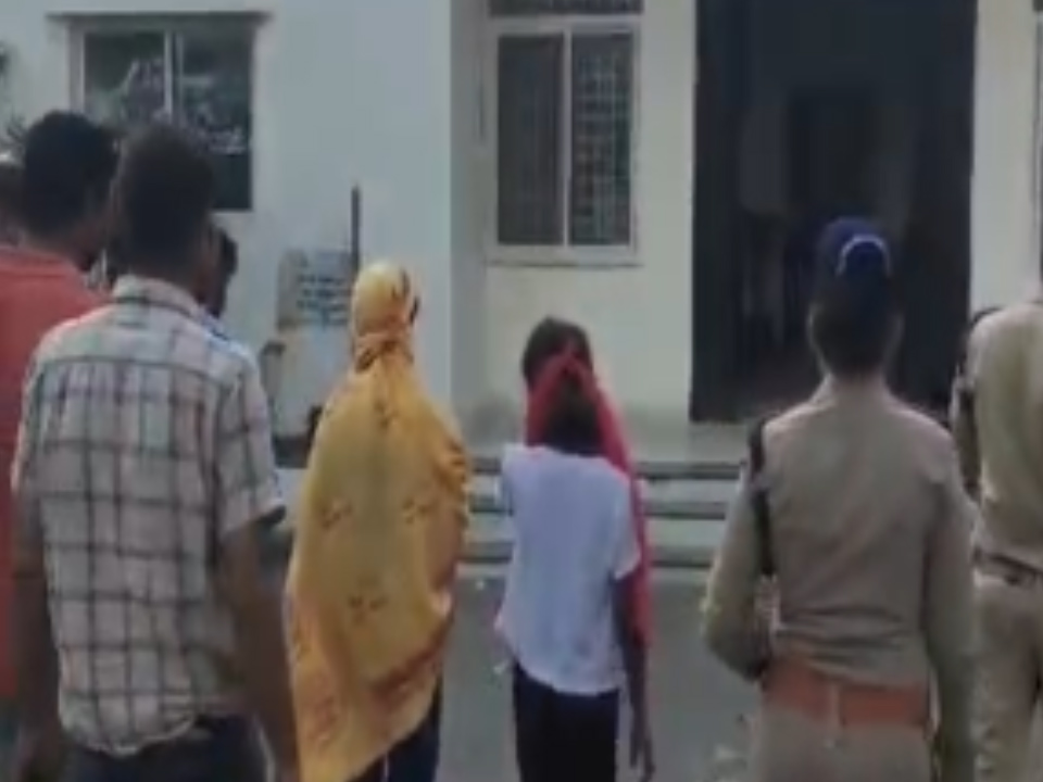 खिलचीपुर पुलिस को मिली बड़ी सफलता। .. 12 घंटे में खोज निकाला लापता तीन किशोरियों को