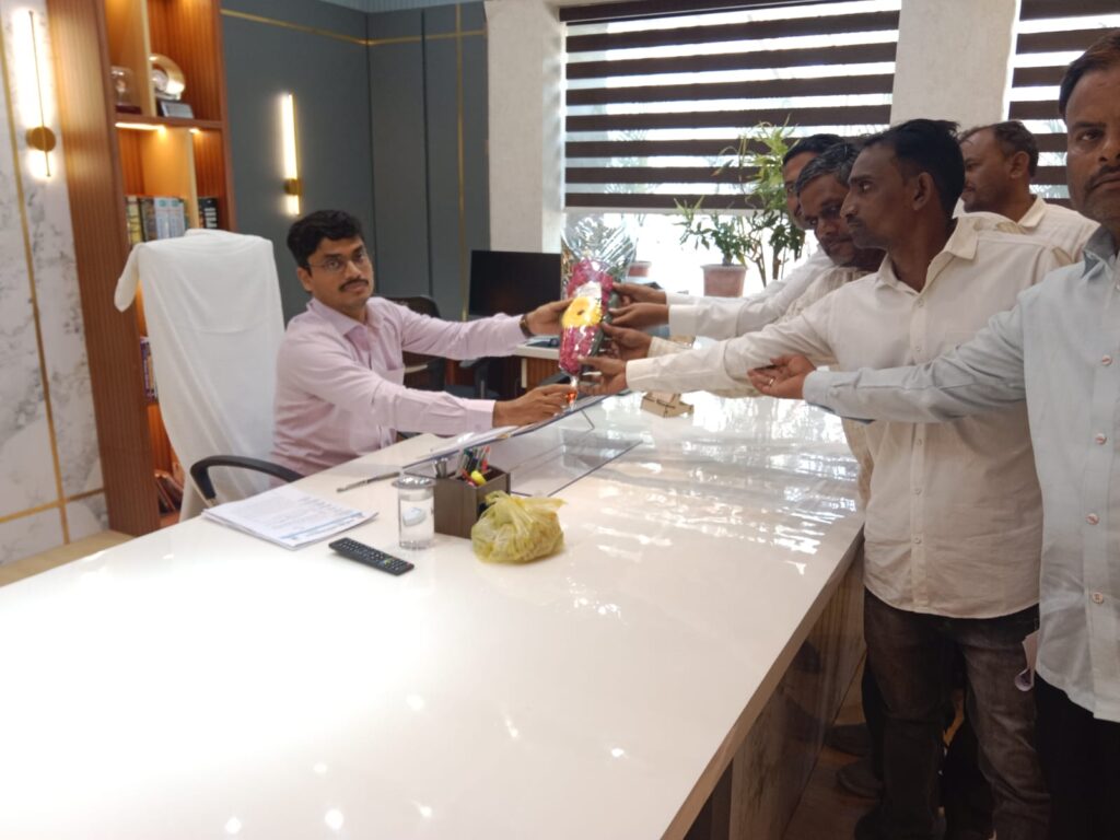 तड़वी भील समाज की मांग-कलेक्ट्रेट पहुंचकर रखी अपनी बात…