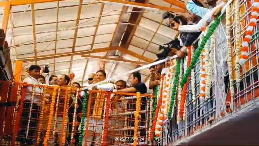 सीएम डॉ. यादव करीला धाम मेले में हुए शामिल, मंच से किया ये बड़ा ऐलान…