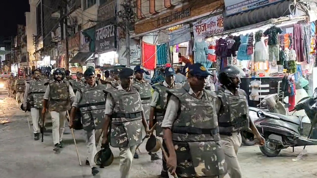 बुरहानपुर : आगामी त्योहारों को लेकर प्रशासन अलर्ट…कलेक्टर एवं एसपी ने किया नगर भ्रमण