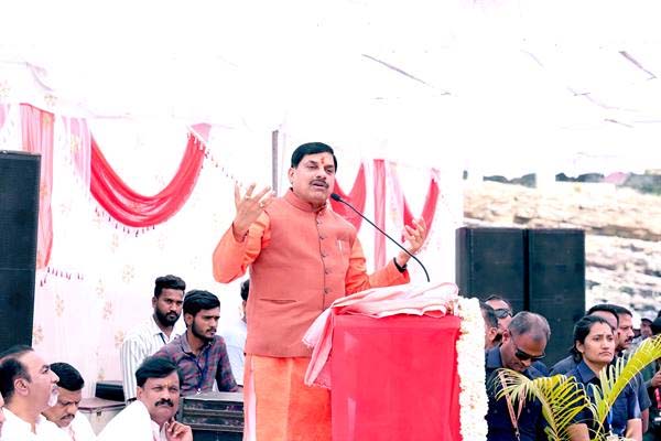 सीएम ओंकारेश्वर में नर्मदा परिक्रमा यात्रा समापन में शामिल,धार्मिक पर्यटन को लेकर किया बड़ा ऐलान