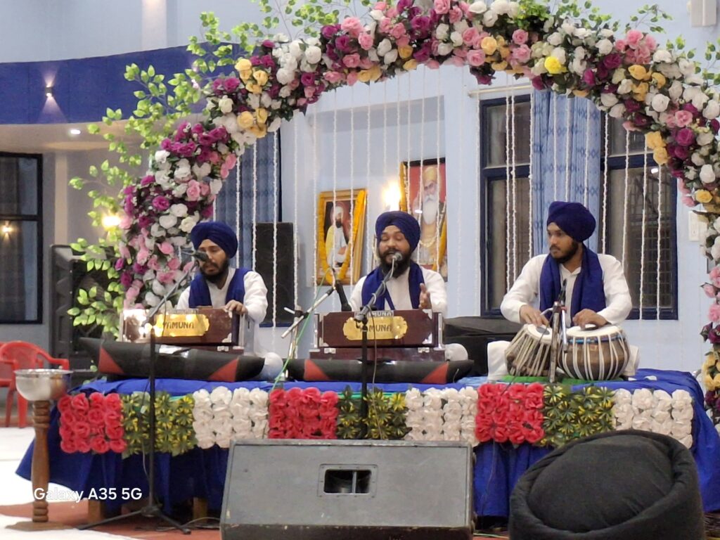 सिखों के द्वितीय गुरु श्री गुरु अंगद देव जी के 521 वे पावन प्रकाश पूरब के अवसर पर आज गुरुद्वारा दूध तलाई में ज्ञानी सोहन सिंह जी बुरहानपुर वालो के द्वारा गुरमत समागम मैं शब्द कीर्तन किया गया l